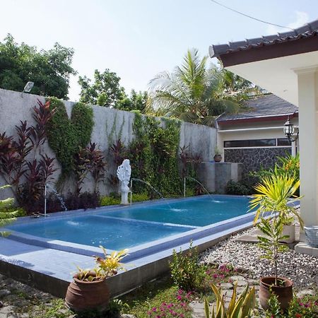 Reddoorz Plus Near Mall Roxy Banyuwangi Banyuwangi  Dış mekan fotoğraf