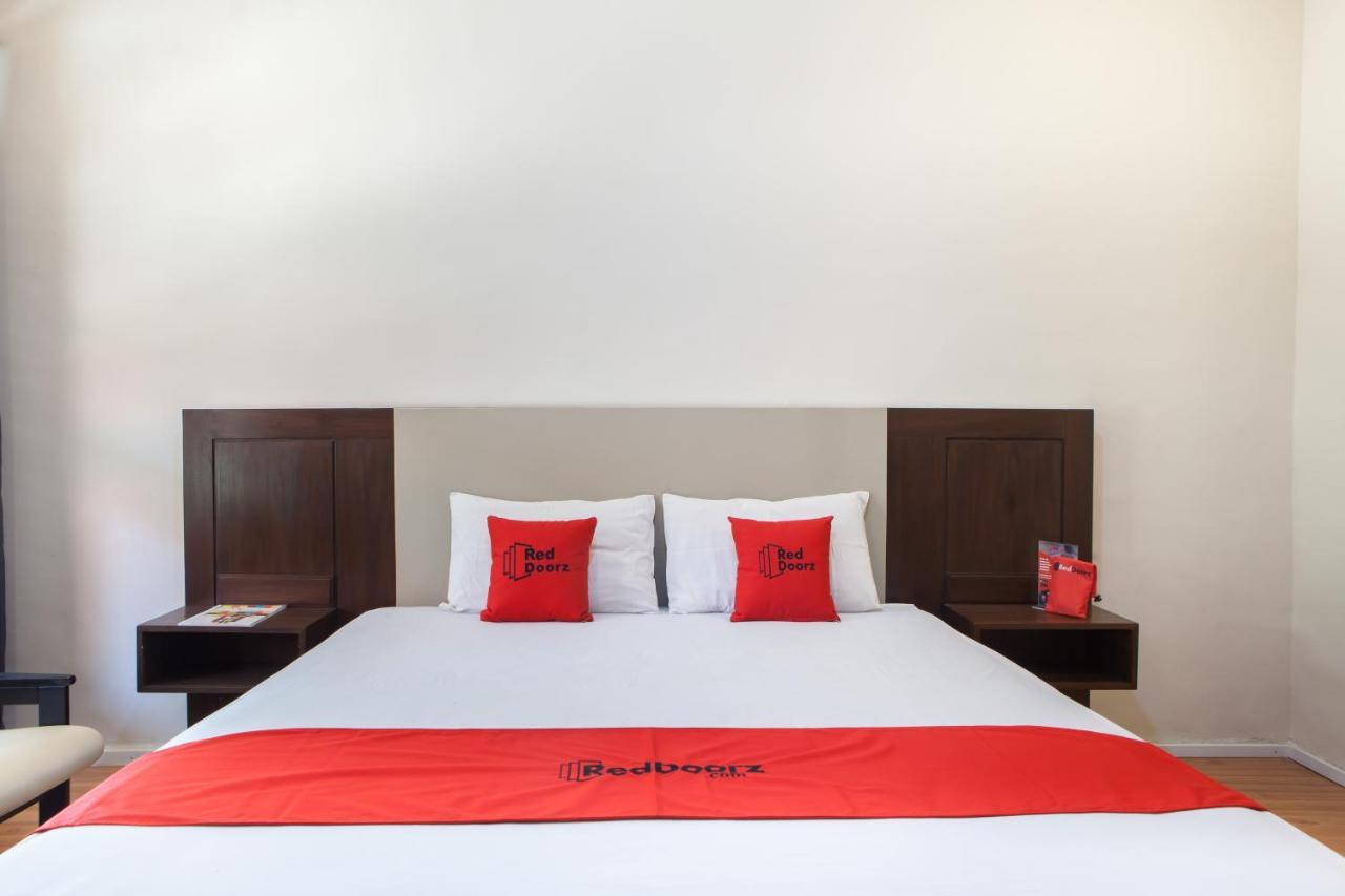 Reddoorz Plus Near Mall Roxy Banyuwangi Banyuwangi  Dış mekan fotoğraf