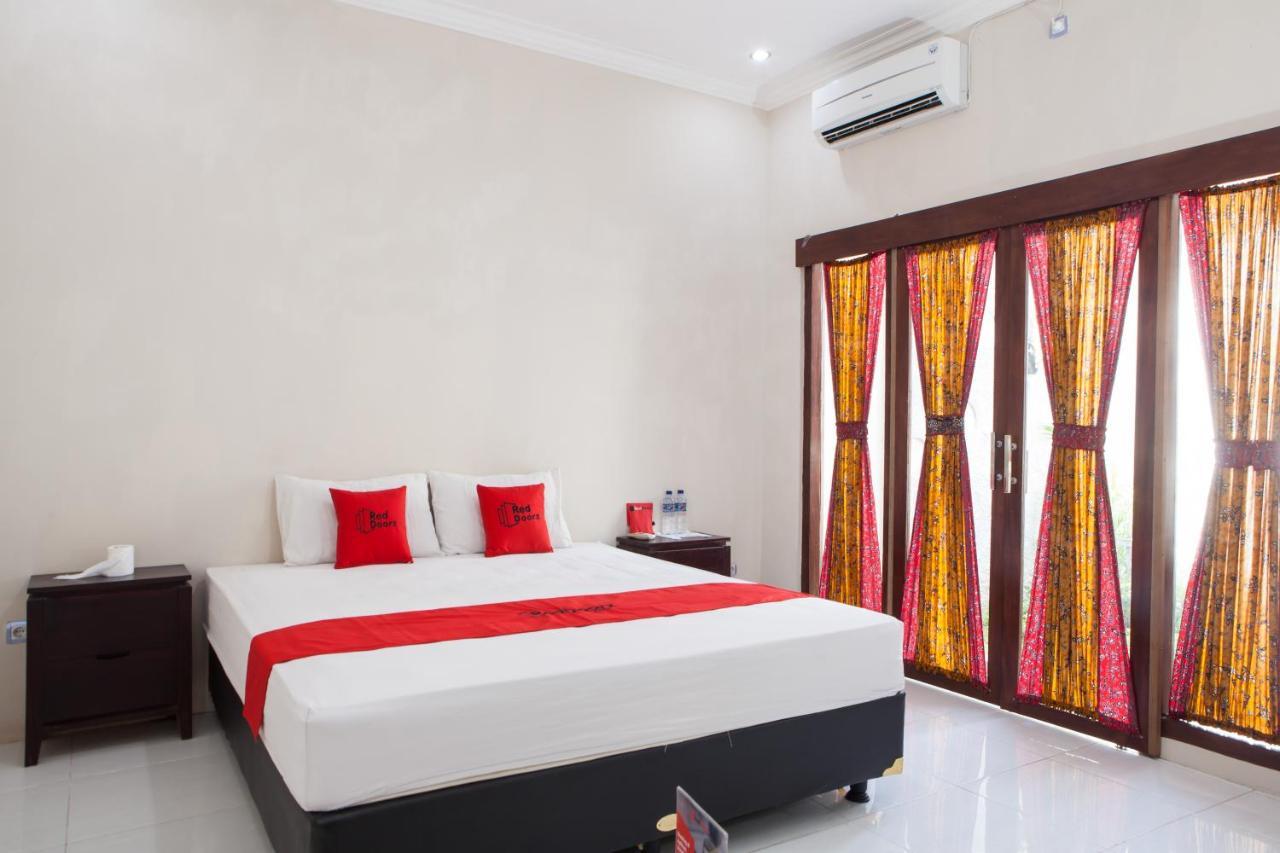 Reddoorz Plus Near Mall Roxy Banyuwangi Banyuwangi  Dış mekan fotoğraf