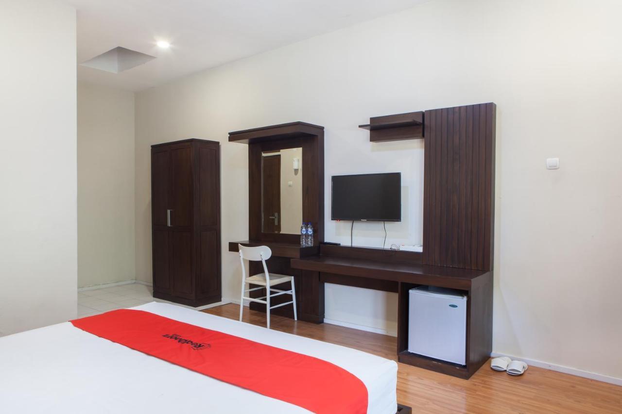 Reddoorz Plus Near Mall Roxy Banyuwangi Banyuwangi  Dış mekan fotoğraf