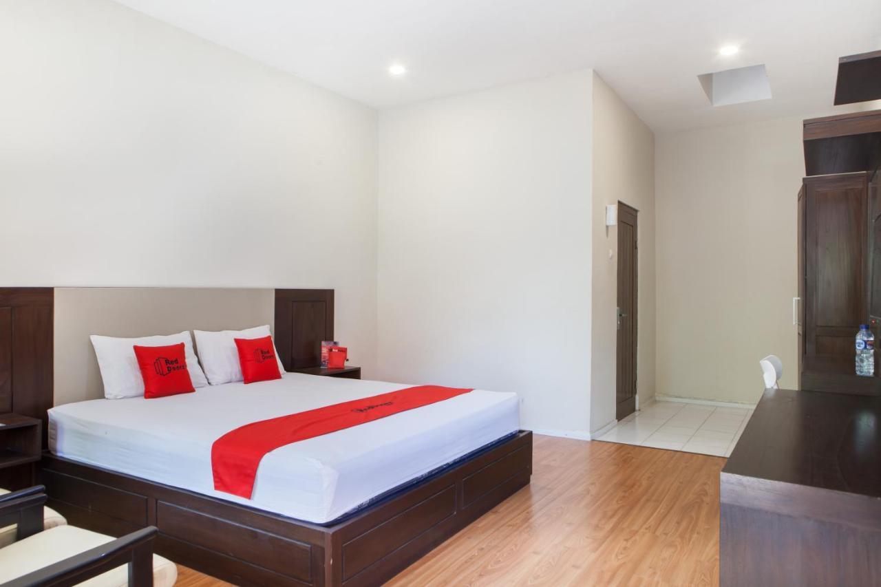 Reddoorz Plus Near Mall Roxy Banyuwangi Banyuwangi  Dış mekan fotoğraf