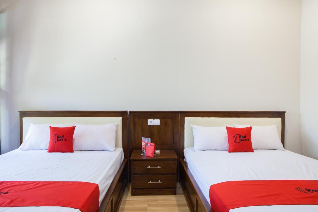 Reddoorz Plus Near Mall Roxy Banyuwangi Banyuwangi  Dış mekan fotoğraf