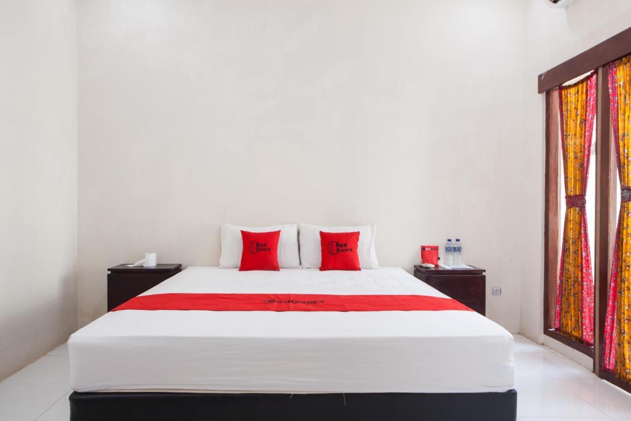 Reddoorz Plus Near Mall Roxy Banyuwangi Banyuwangi  Dış mekan fotoğraf