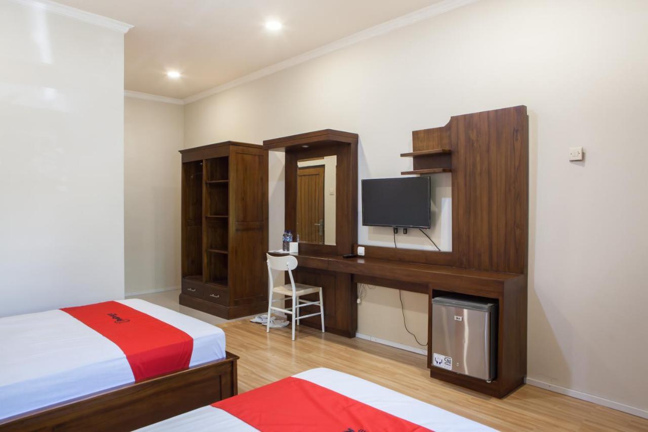 Reddoorz Plus Near Mall Roxy Banyuwangi Banyuwangi  Dış mekan fotoğraf