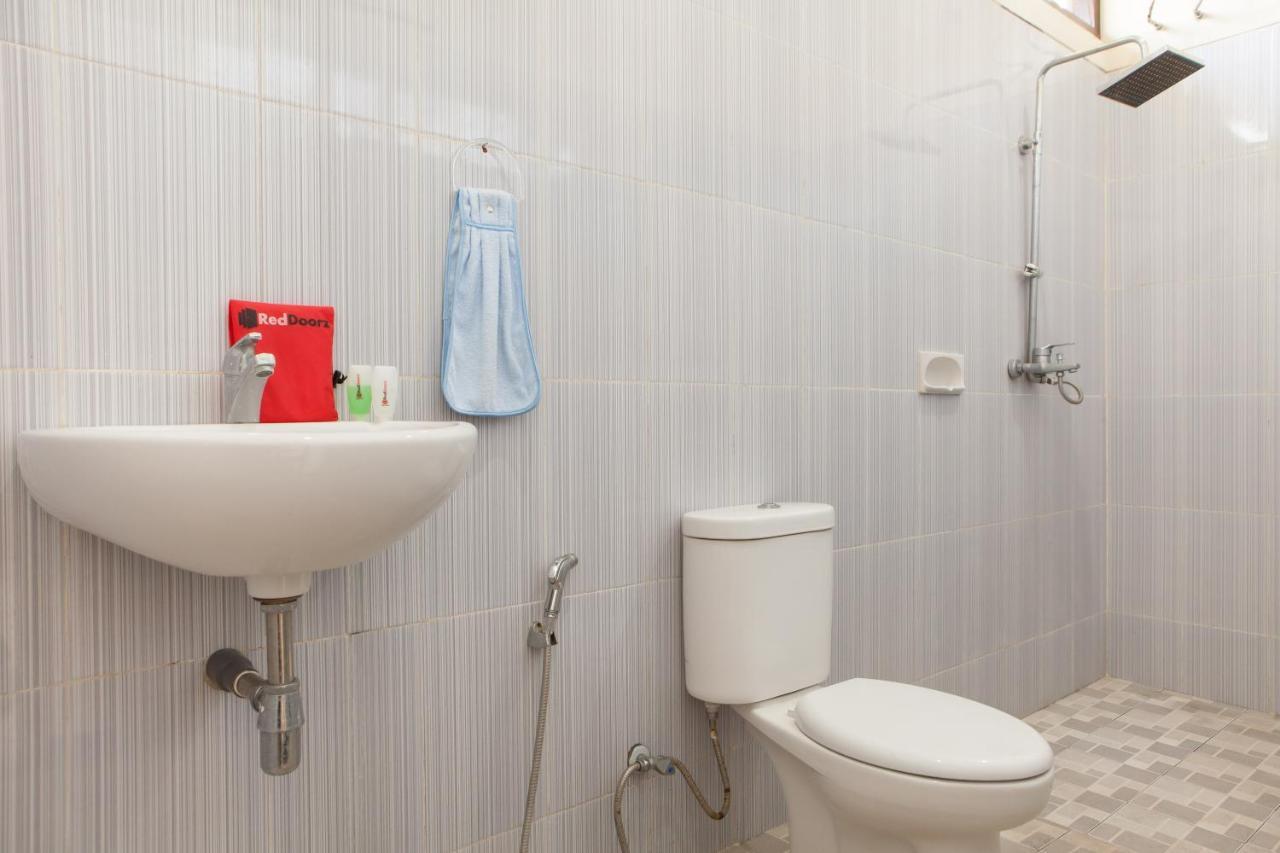 Reddoorz Plus Near Mall Roxy Banyuwangi Banyuwangi  Dış mekan fotoğraf