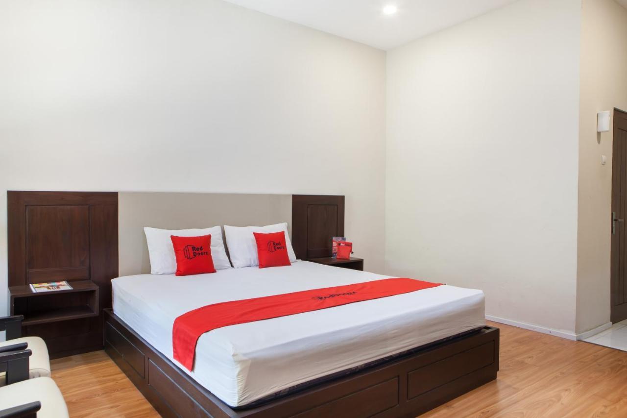 Reddoorz Plus Near Mall Roxy Banyuwangi Banyuwangi  Dış mekan fotoğraf