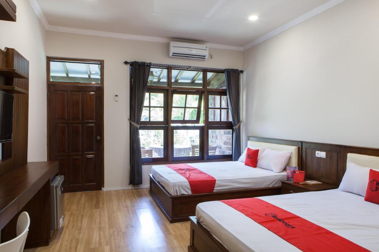 Reddoorz Plus Near Mall Roxy Banyuwangi Banyuwangi  Dış mekan fotoğraf