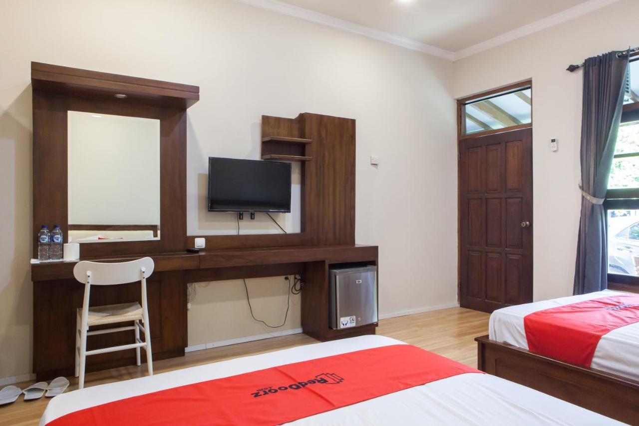 Reddoorz Plus Near Mall Roxy Banyuwangi Banyuwangi  Dış mekan fotoğraf
