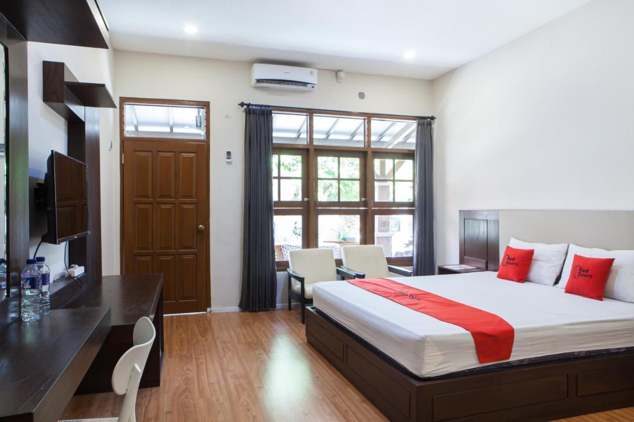 Reddoorz Plus Near Mall Roxy Banyuwangi Banyuwangi  Dış mekan fotoğraf