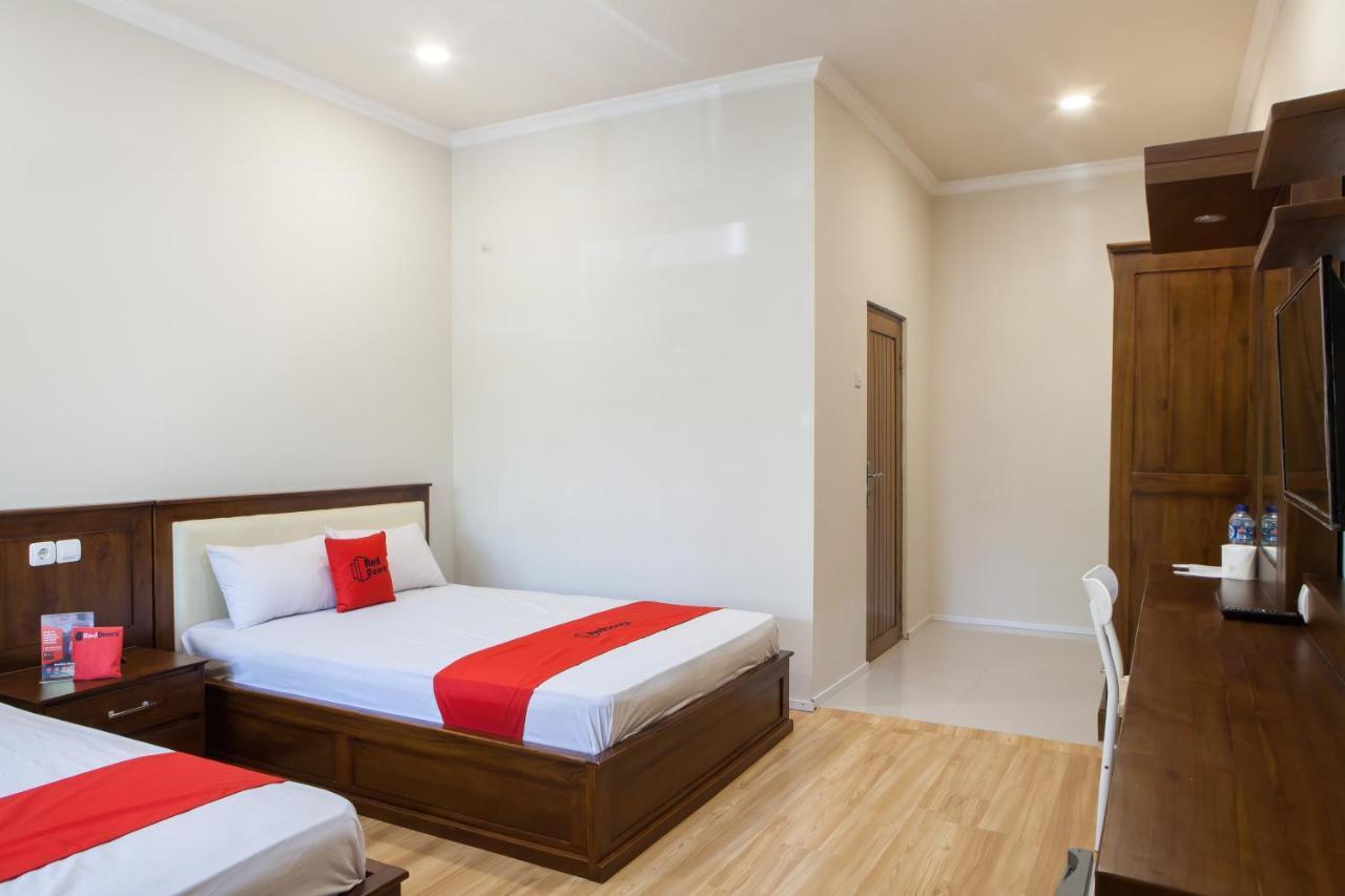 Reddoorz Plus Near Mall Roxy Banyuwangi Banyuwangi  Dış mekan fotoğraf